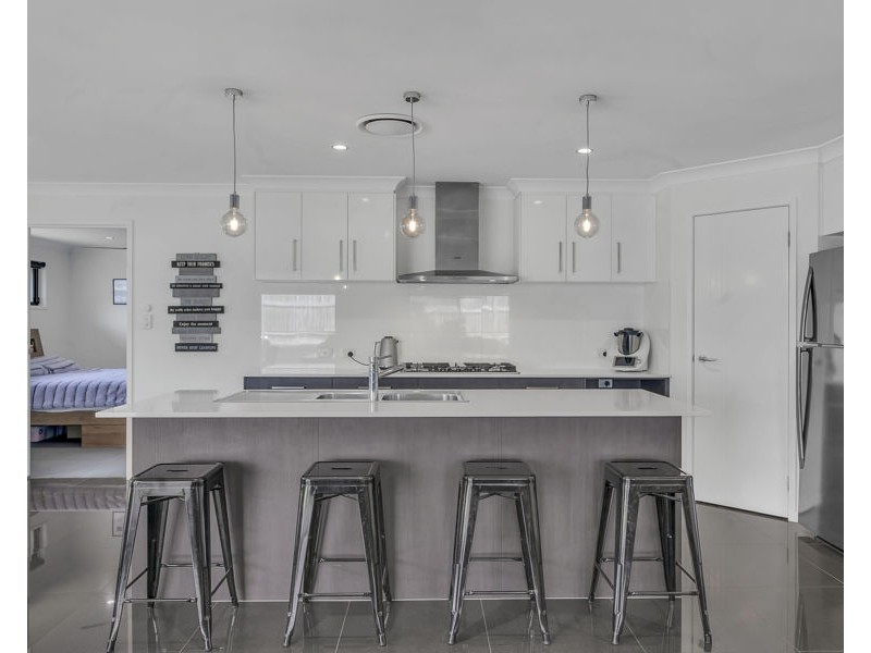 8 Cowie Street, Deebing Heights QLD 4306