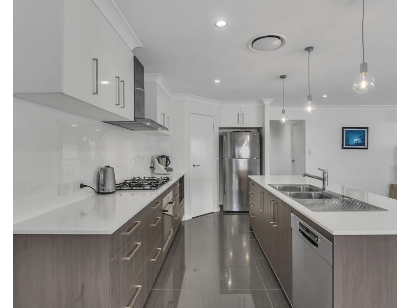 8 Cowie Street, Deebing Heights QLD 4306