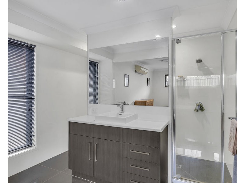 8 Cowie Street, Deebing Heights QLD 4306