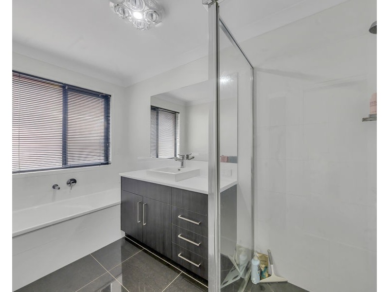 8 Cowie Street, Deebing Heights QLD 4306