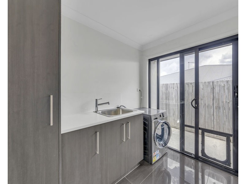 8 Cowie Street, Deebing Heights QLD 4306