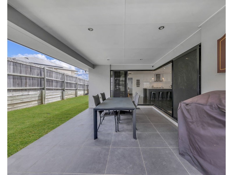 8 Cowie Street, Deebing Heights QLD 4306