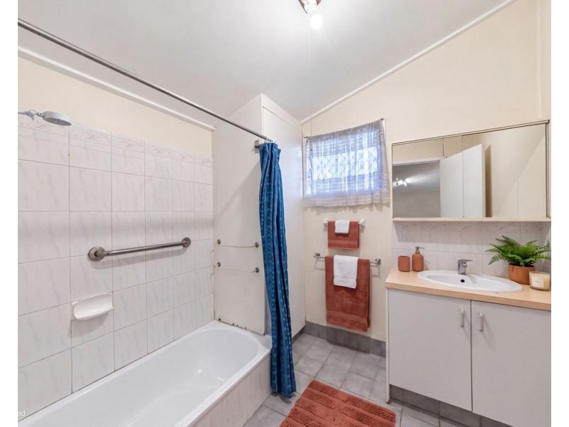 4 Murray Street, North Ipswich QLD 4305
