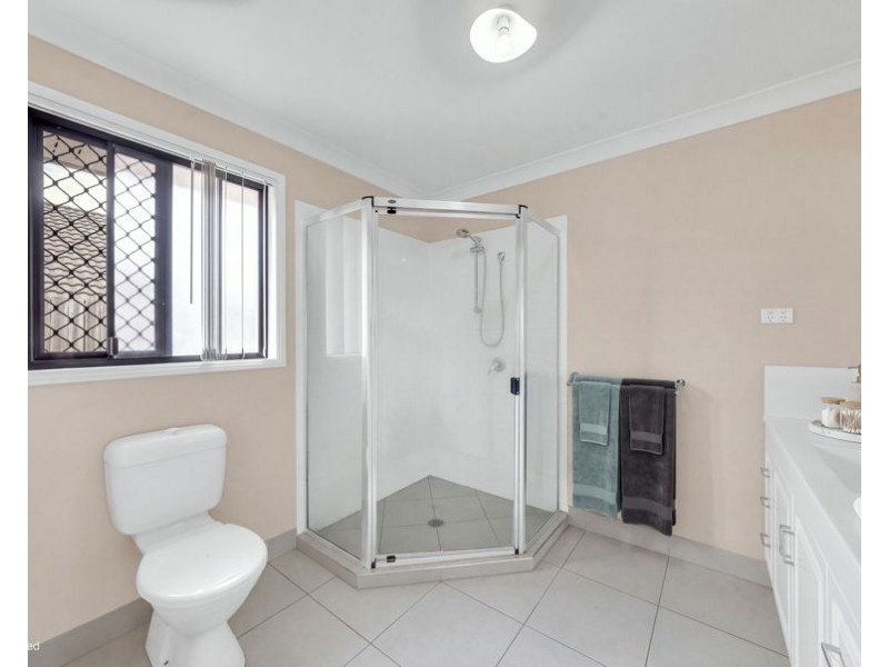 6 Spey Close, Deebing Heights QLD 4306