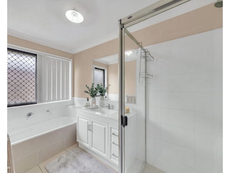 6 Spey Close, Deebing Heights QLD 4306