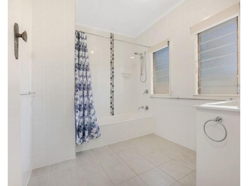 79 Raceview Street, Raceview QLD 4305
