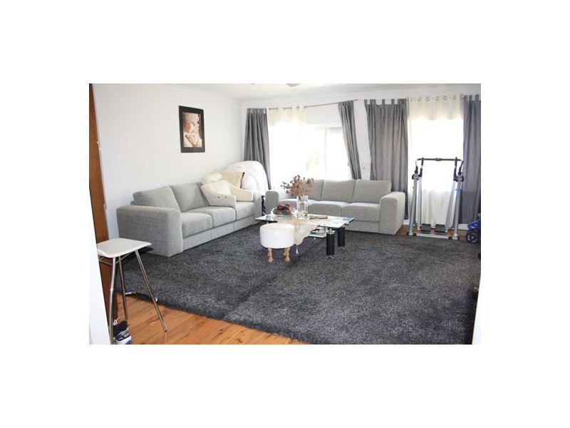 27 Trafalgar street, Glenfield NSW 2167