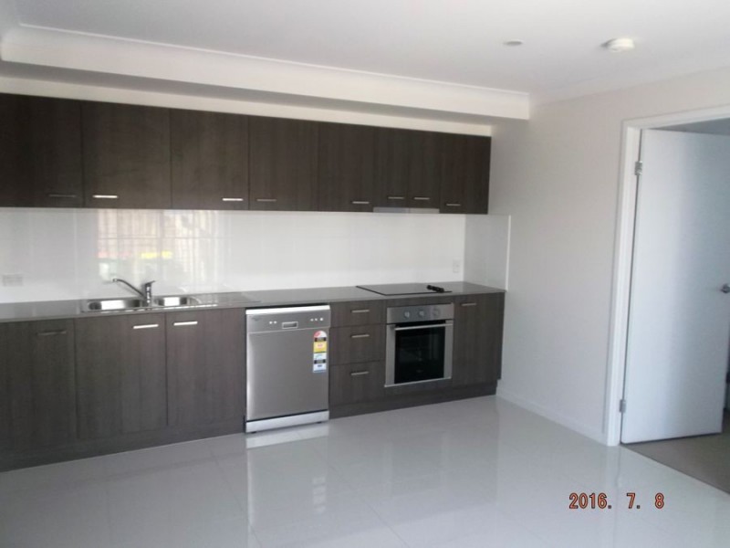 21/2 Lacewing st, Rosewood QLD 4340