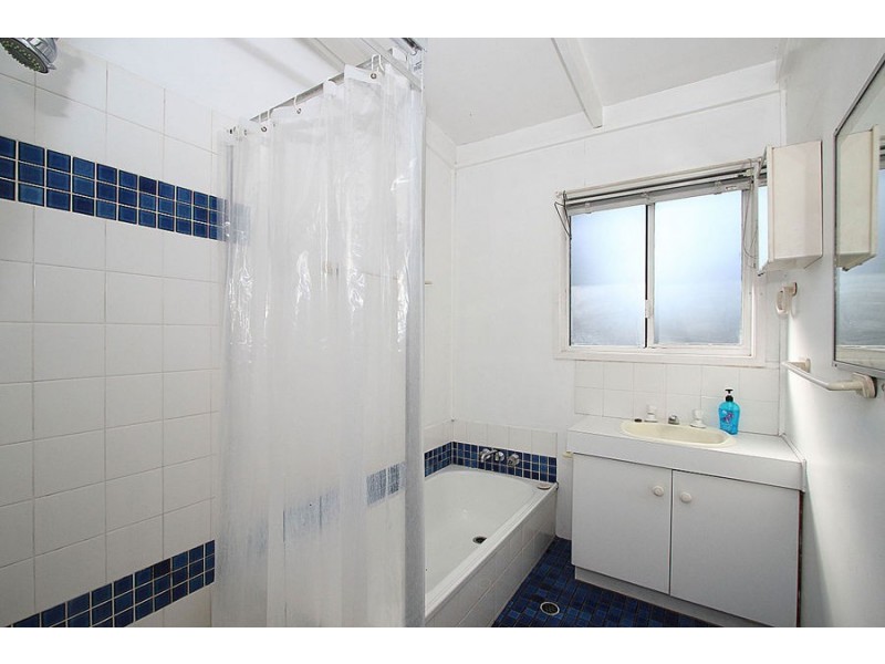 130 Robertson Road, Silkstone QLD 4304