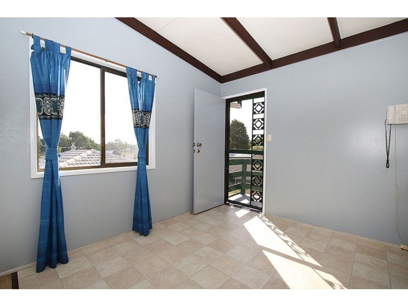 130 Robertson Road, Silkstone QLD 4304