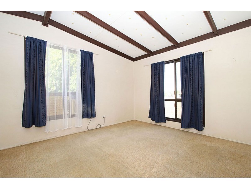 130 Robertson Road, Silkstone QLD 4304
