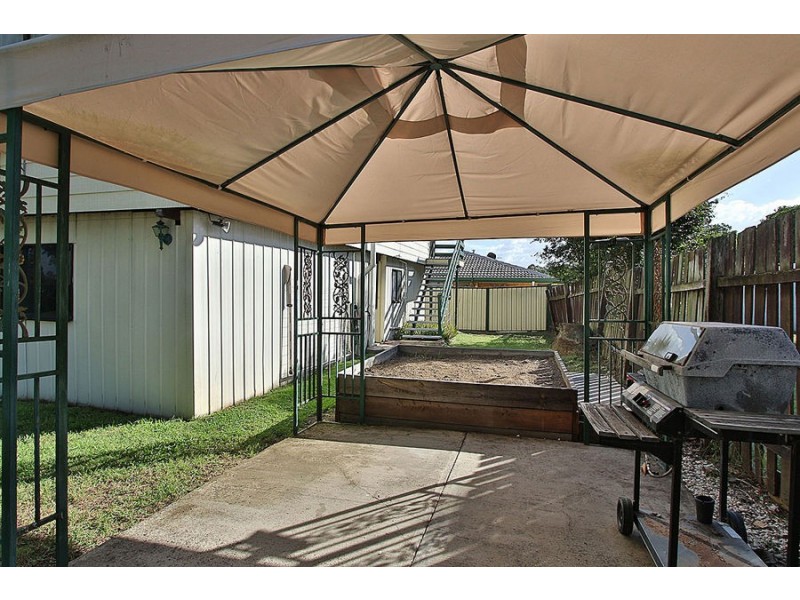 130 Robertson Road, Silkstone QLD 4304