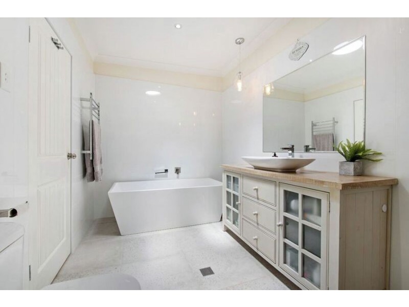 17 Burnett Street, Ipswich QLD 4305