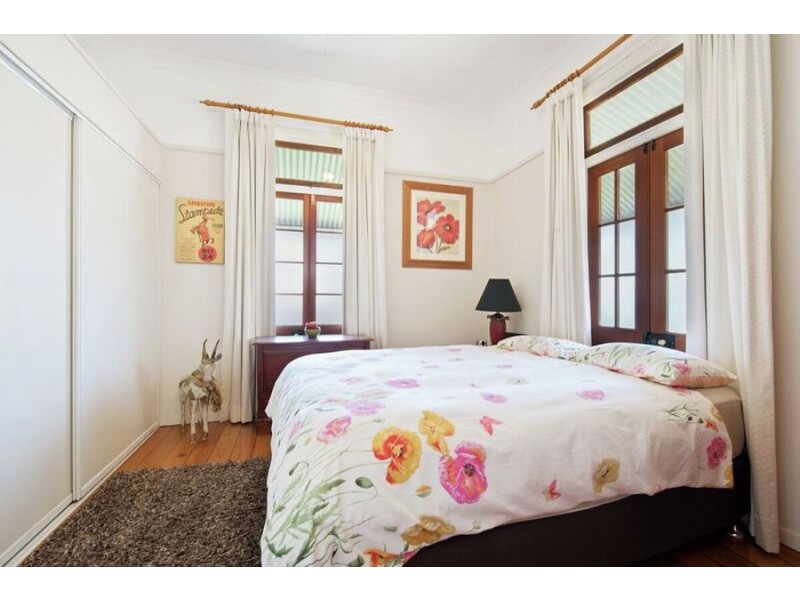 17 Burnett Street, Ipswich QLD 4305