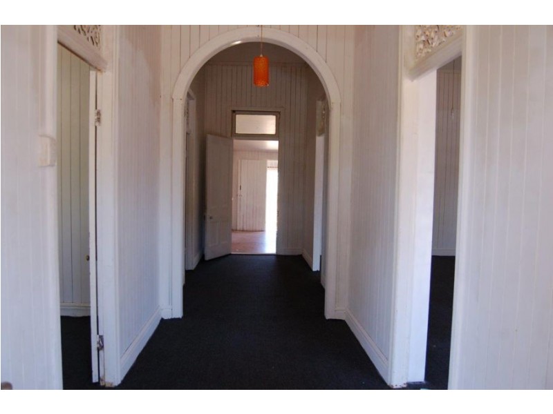 25 Fassifern Street, Peak Crossing QLD 4306