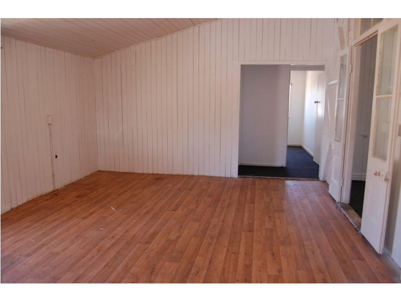 25 Fassifern Street, Peak Crossing QLD 4306