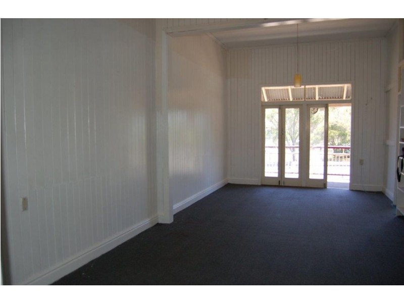 25 Fassifern Street, Peak Crossing QLD 4306