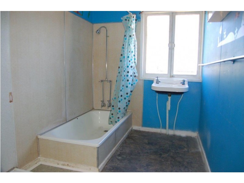 25 Fassifern Street, Peak Crossing QLD 4306