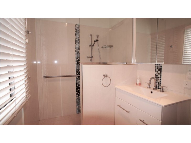 13 Morris Street, Silkstone QLD 4304