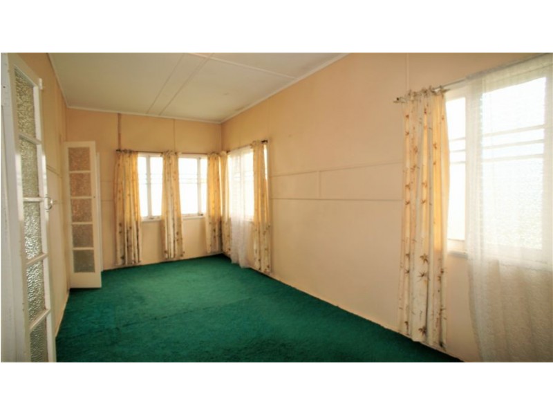 13 Morris Street, Silkstone QLD 4304