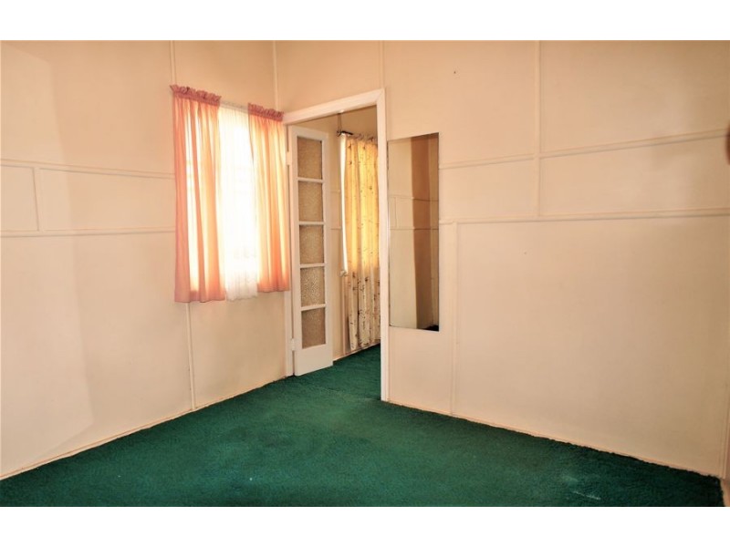 13 Morris Street, Silkstone QLD 4304