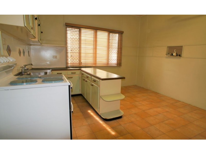 13 Morris Street, Silkstone QLD 4304