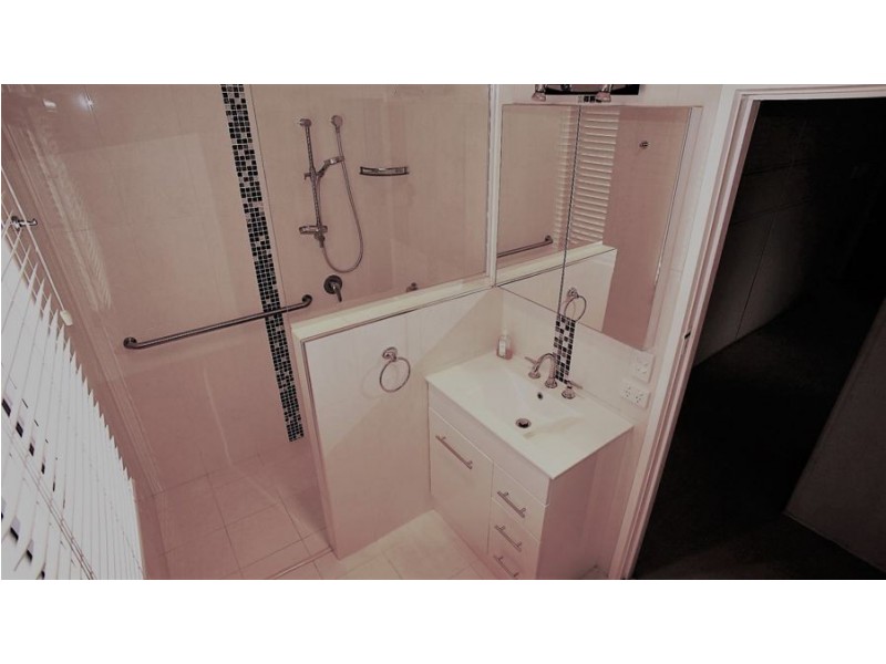 13 Morris Street, Silkstone QLD 4304