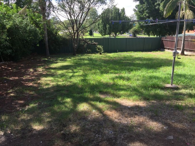 30 Burgoyne Street, Bundamba QLD 4304