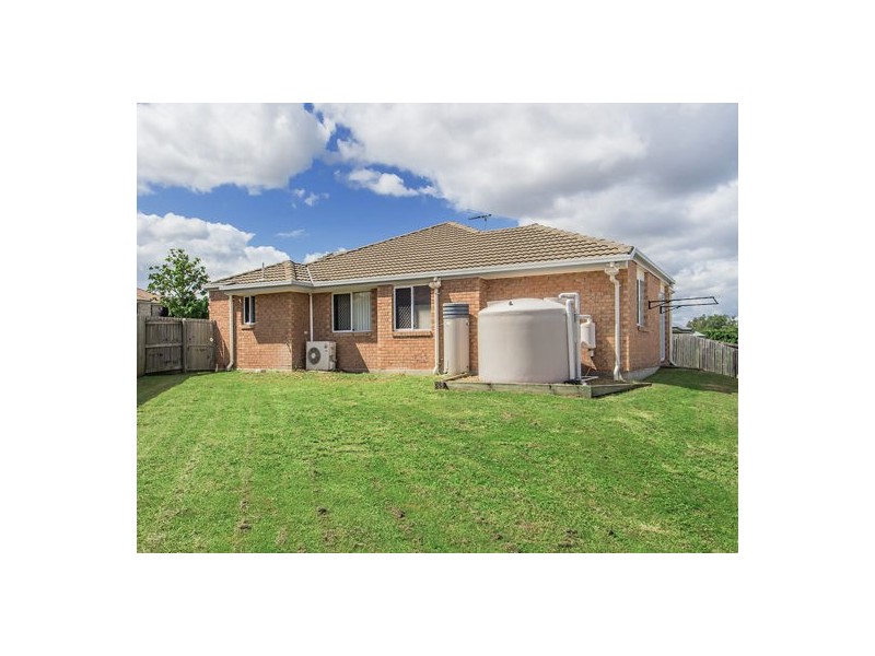 8 Jonathon Place, Flinders View QLD 4305