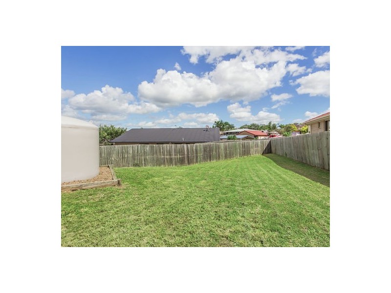 8 Jonathon Place, Flinders View QLD 4305