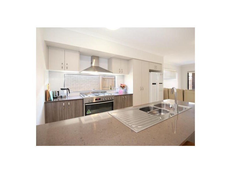 27 Lillypilly Drive, Ripley QLD 4306