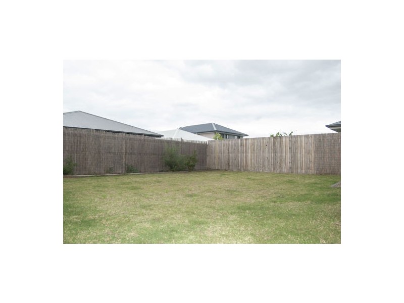 27 Lillypilly Drive, Ripley QLD 4306