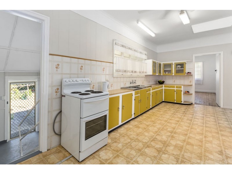 101 Blackstone Road, Silkstone QLD 4304