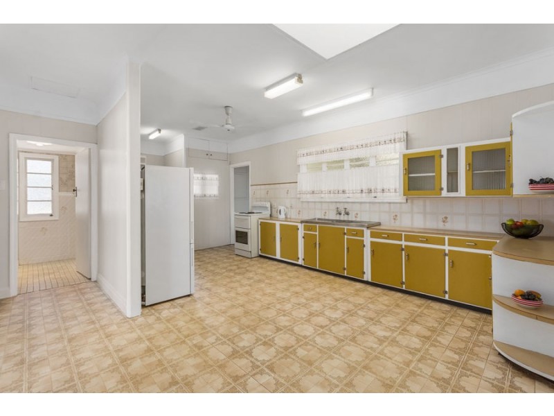 101 Blackstone Road, Silkstone QLD 4304
