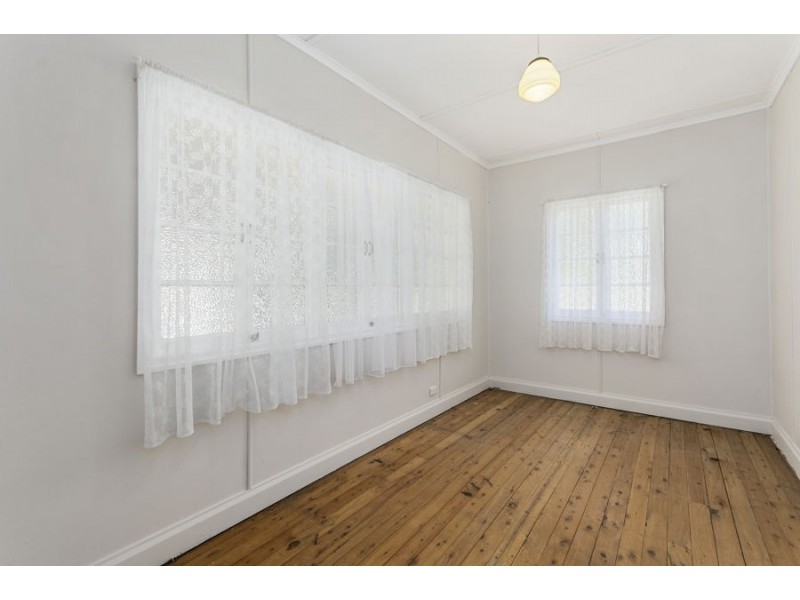 101 Blackstone Road, Silkstone QLD 4304