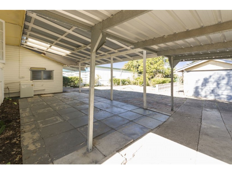 101 Blackstone Road, Silkstone QLD 4304