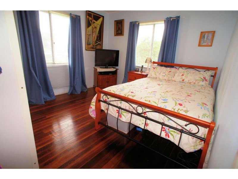 23 Vivian St, Eastern Heights QLD 4305