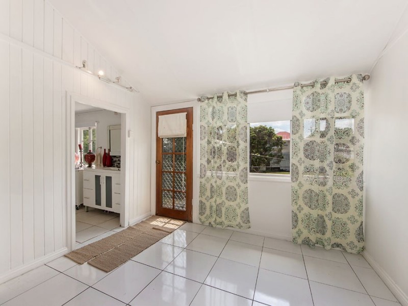 2A Ferguson Street, North Ipswich QLD 4305