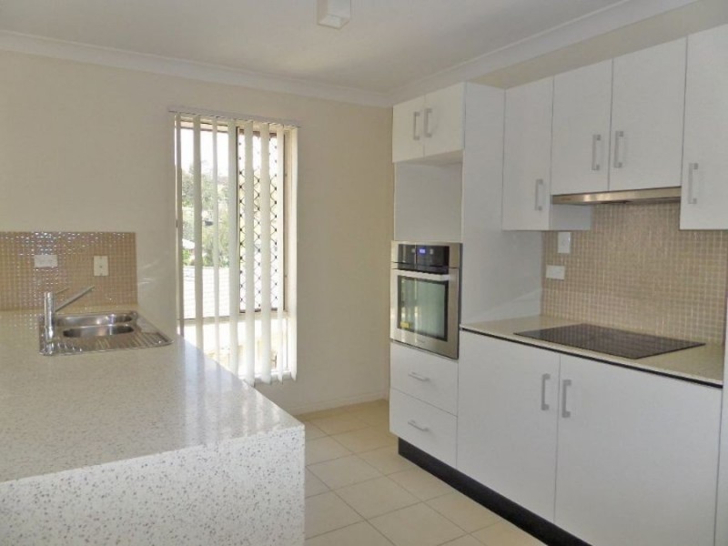 86 High Street, Blackstone QLD 4304