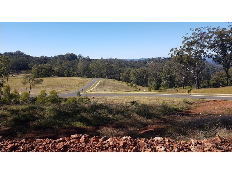 40 Escarpment Avenue, Cabarlah QLD 4352
