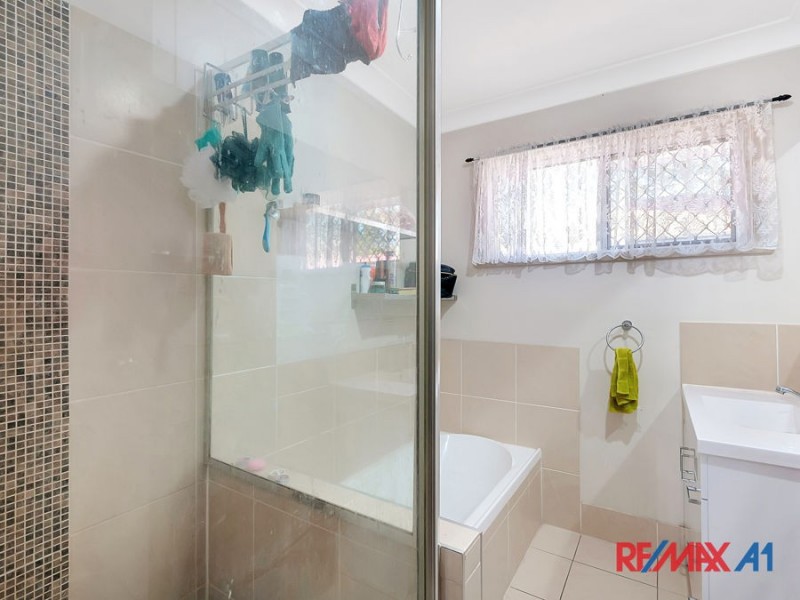 17 Overell Crescent, Riverview QLD 4303