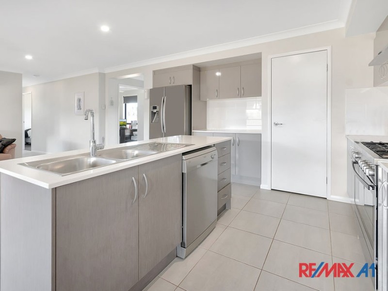 9 SIMPSON STREET, Collingwood Park QLD 4301