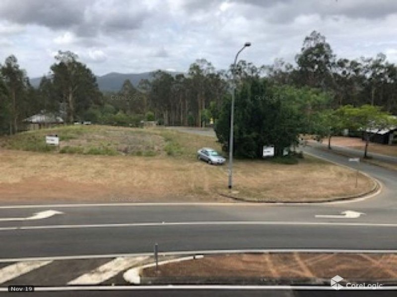 8 george holt drive, Mount Crosby QLD 4306