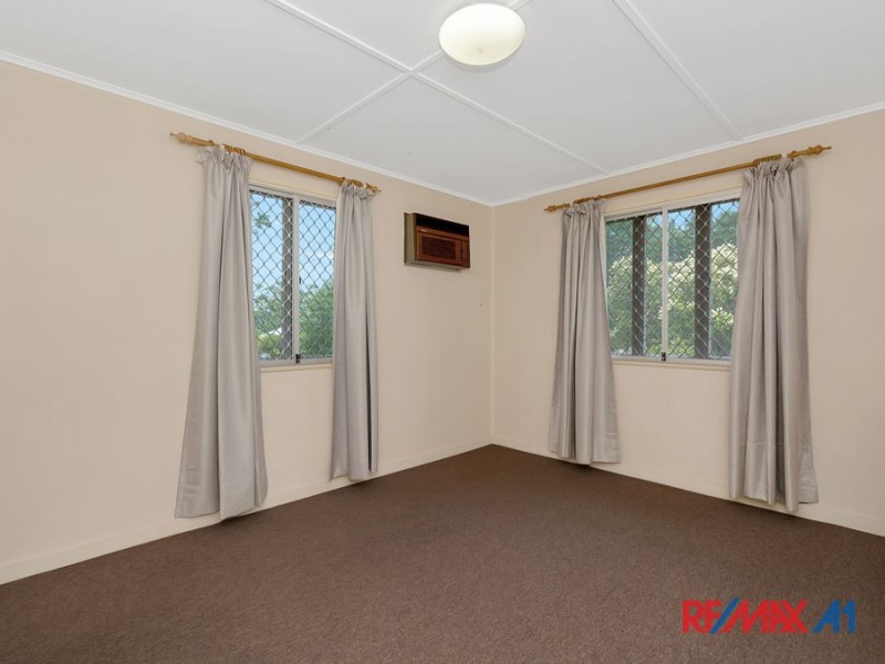 13 THOMPSON STREET, Bundamba QLD 4304