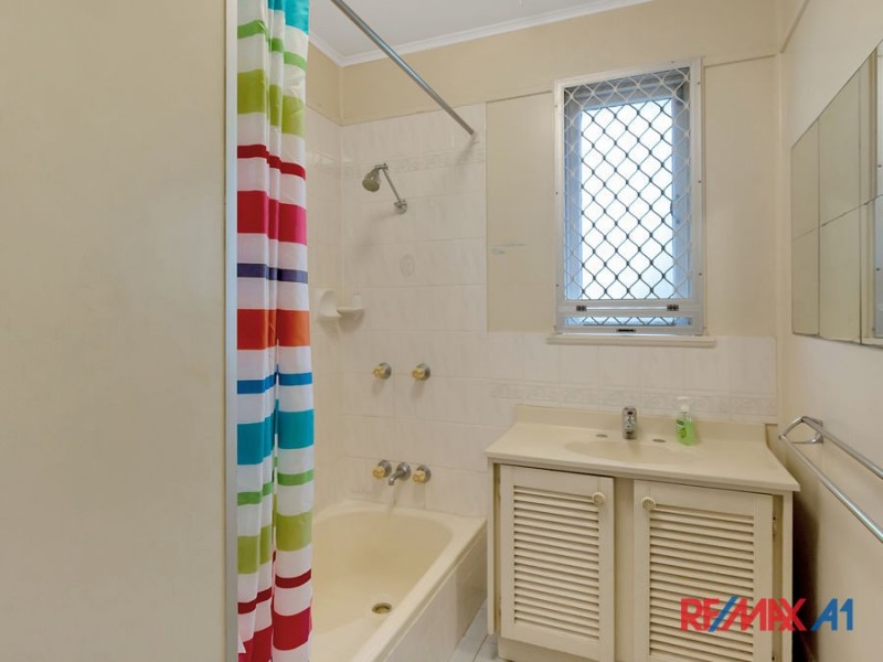 13 THOMPSON STREET, Bundamba QLD 4304