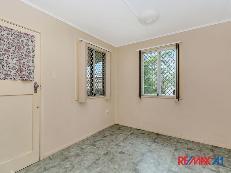 13 THOMPSON STREET, Bundamba QLD 4304