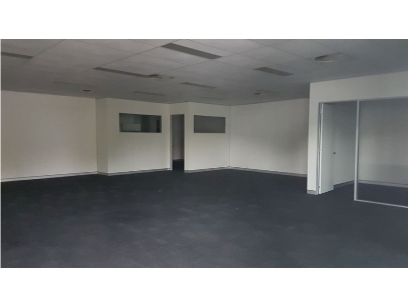 44 South Station Road, Booval QLD 4304