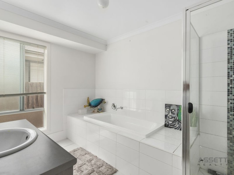6 Drewett Avenue, Redbank Plains QLD 4301