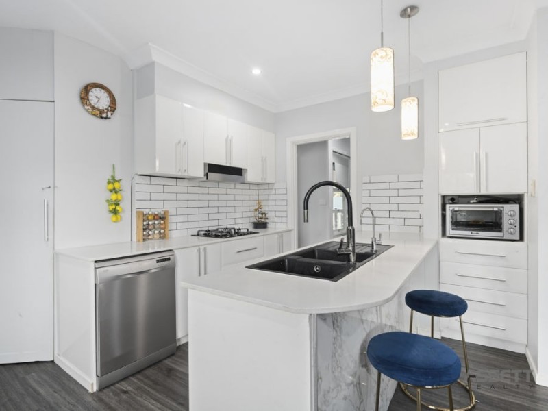 36 Old Logan Road, Gailes QLD 4300