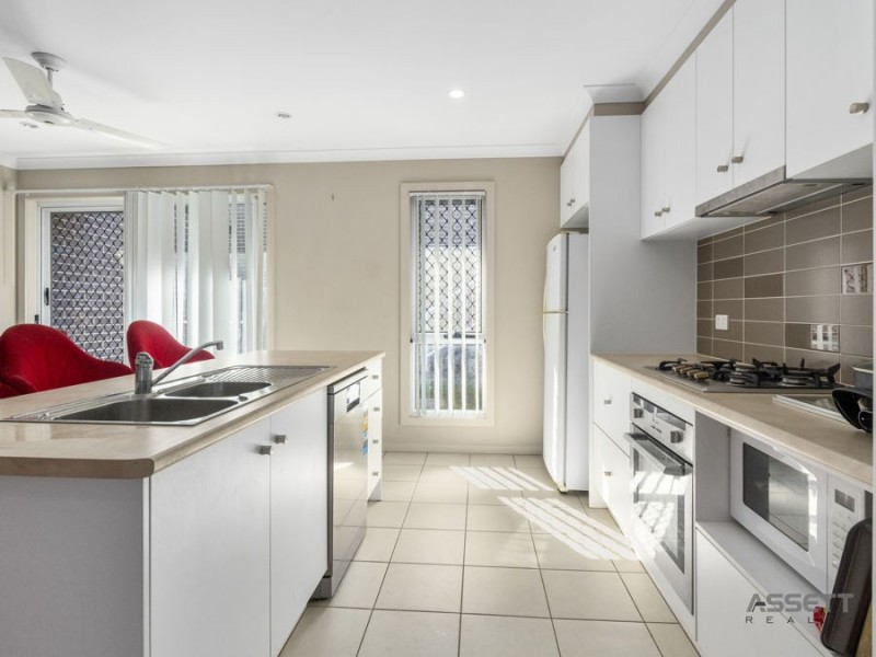 2/4 Lamington Drive, Redbank Plains QLD 4301